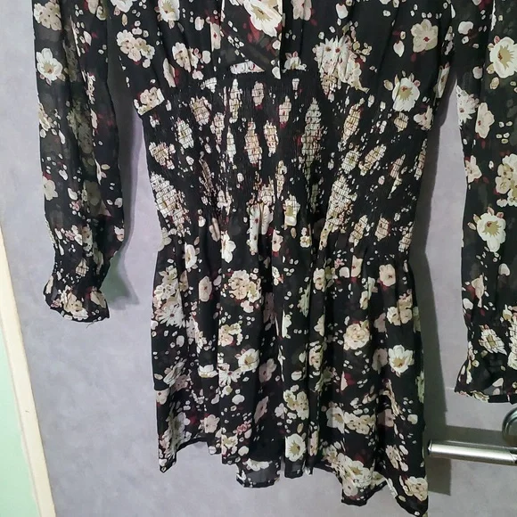 Top - Picture 2 of 4